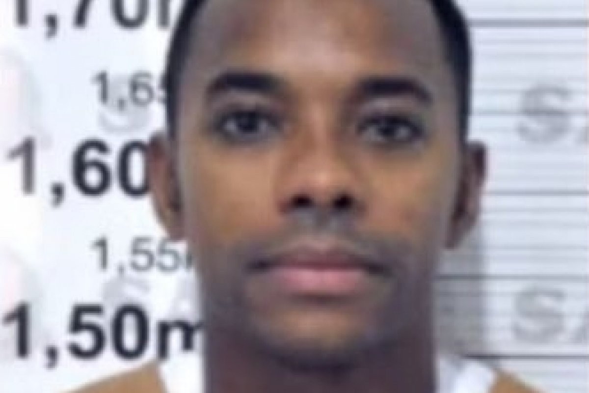 MP pede ao STJ para rejeitar pedido de recálculo de pena do ex-jogador Robinho