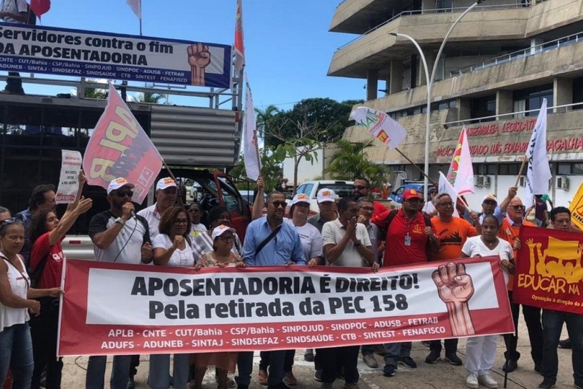 Na Alba, servidores protestam contra PEC da Previdência