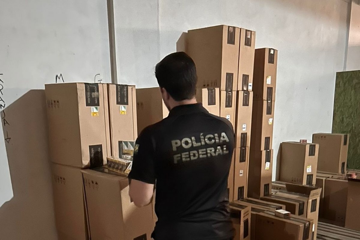 Polícia Federal faz operações de combate ao contrabando de cigarros em Salvador e Feira de Santana