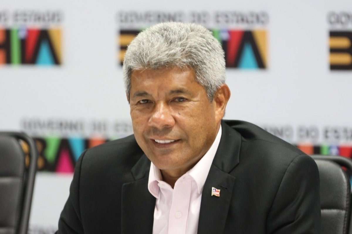 Jerônimo Rodrigues sanciona lei que autoriza o próprio governo a adquirir R$ 150 milhões junto à Caixa