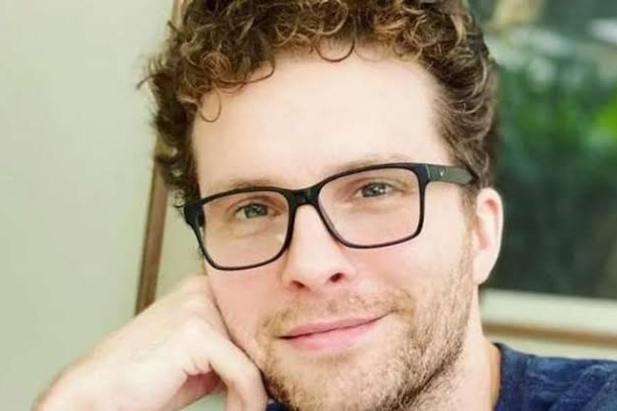 Ator reclama da falta de papéis para “héteros brancos” na TV!