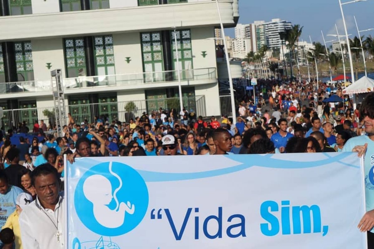 Ato Pela Vida reúne baianos em manifestação pacífica no bairro do Bonfim