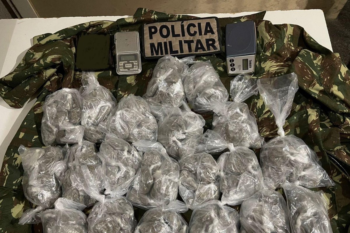 PM apreende drogas no bairro de Sussuarana