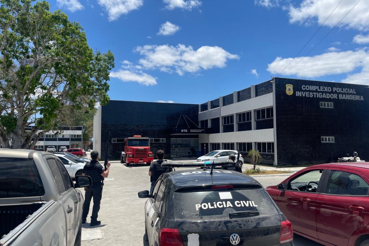 Mulheres são presas tentando entrar com drogas em presídio de Feira de Santana