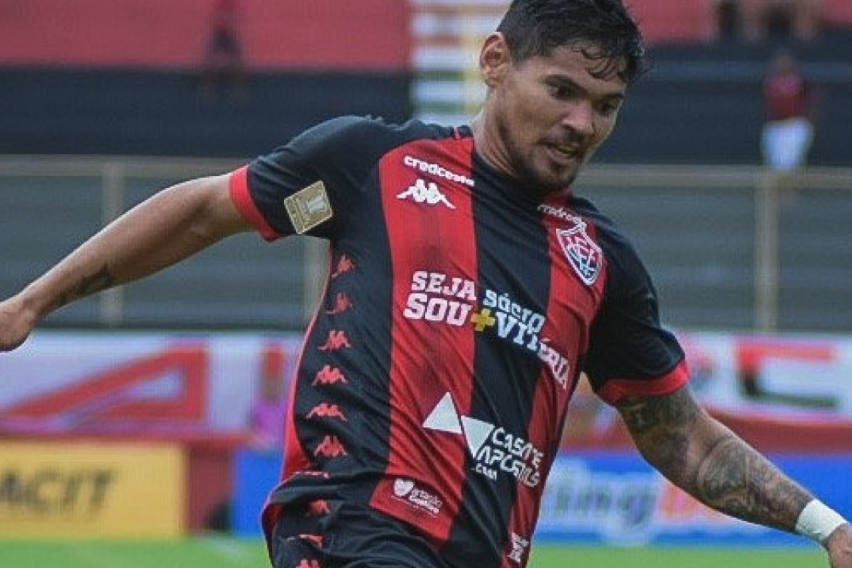 Atacante Léo Ceará é afastado do elenco principal do Vitória