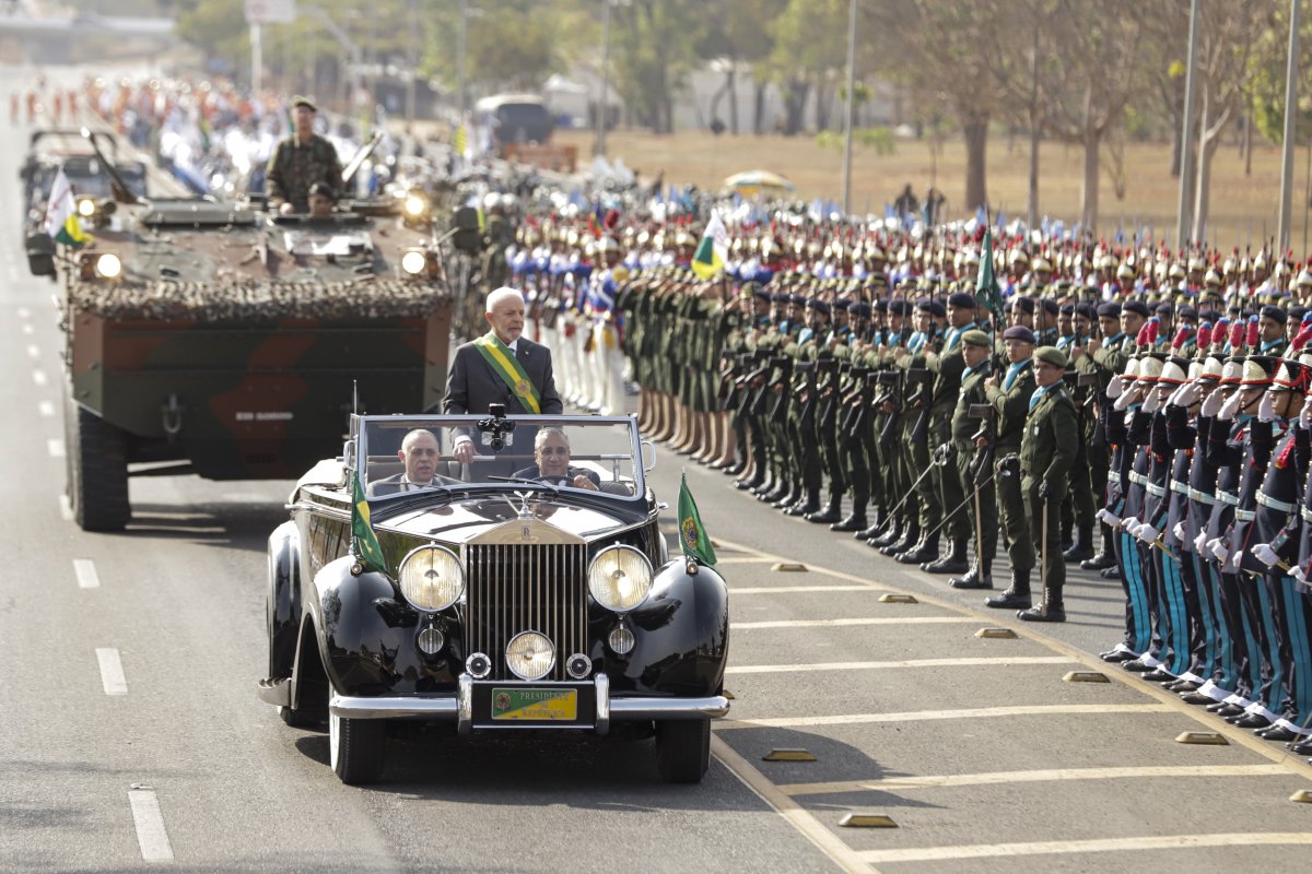 Lula participa do desfile de 7 de Setembro com presença de Moraes