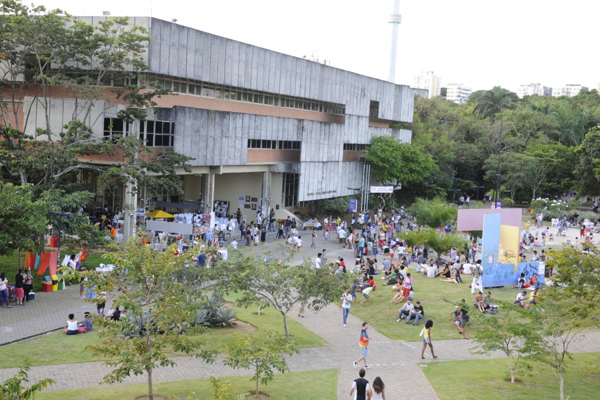 UFBA nega redução de vagas para estudantes de BI que migram para Medicina
