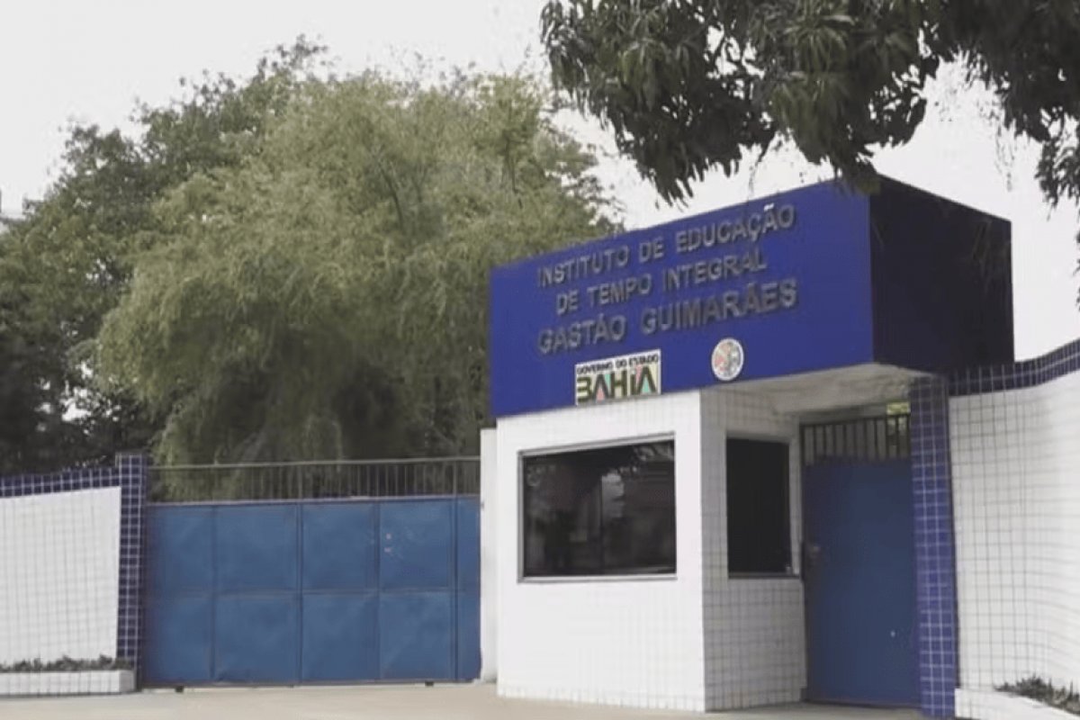 Ex-diretora que proibiu aluno autista de levar lanche pra escola tem aposentadoria voluntária publicada no DOE