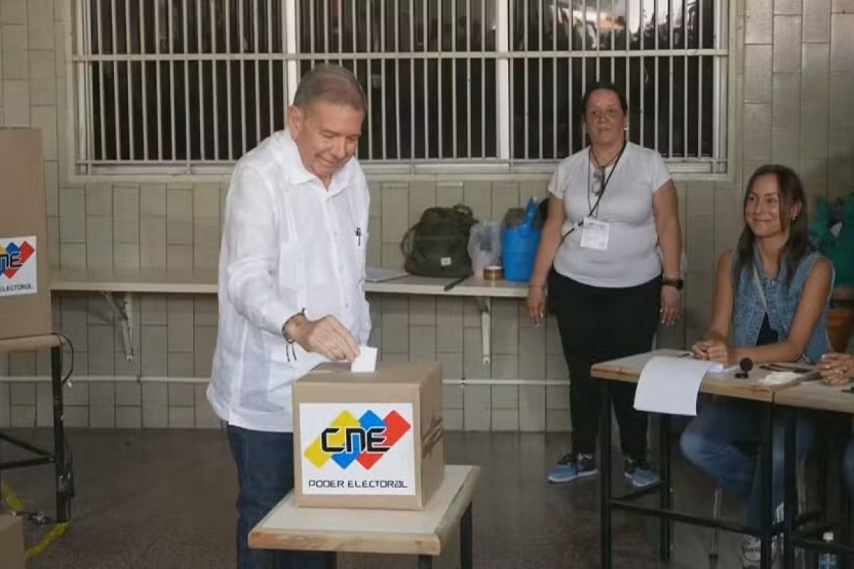 Edmundo González, opositor de Maduro, pede asilo político à Espanha e deixa a Venezuela