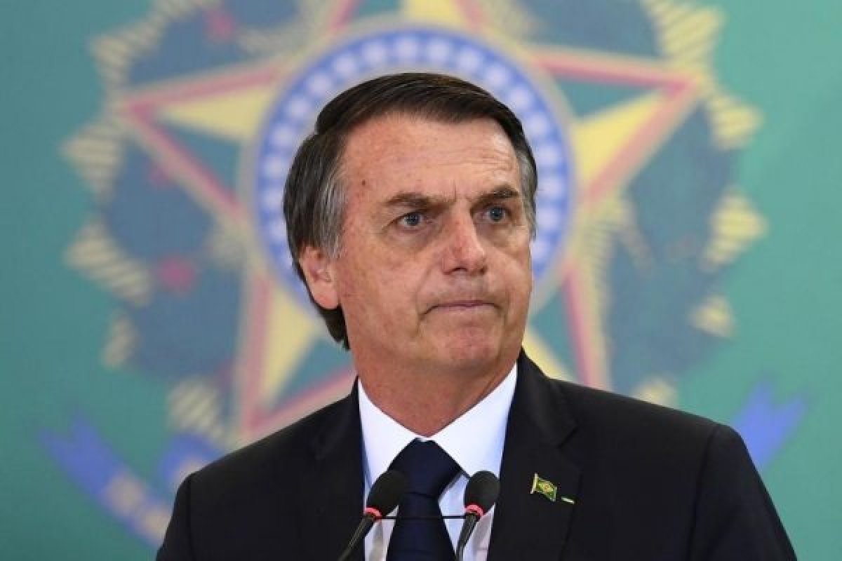 Governo estuda reduzir imposto sobre computadores e celulares, diz Bolsonaro