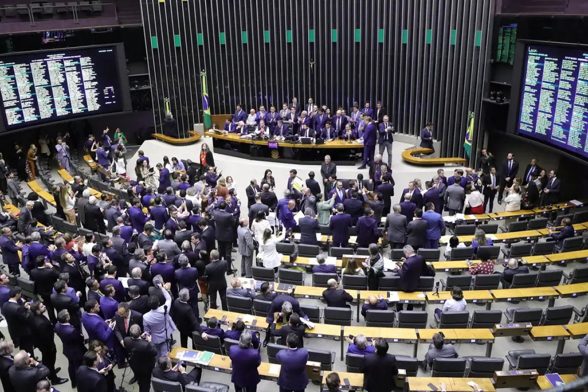 Câmara aprova com urgência PL do fim da desoneração da folha