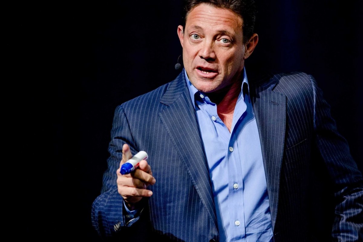 Personagem do filme ‘Lobo de Wall Street’ chega ao Brasil para ministrar curso de vendas