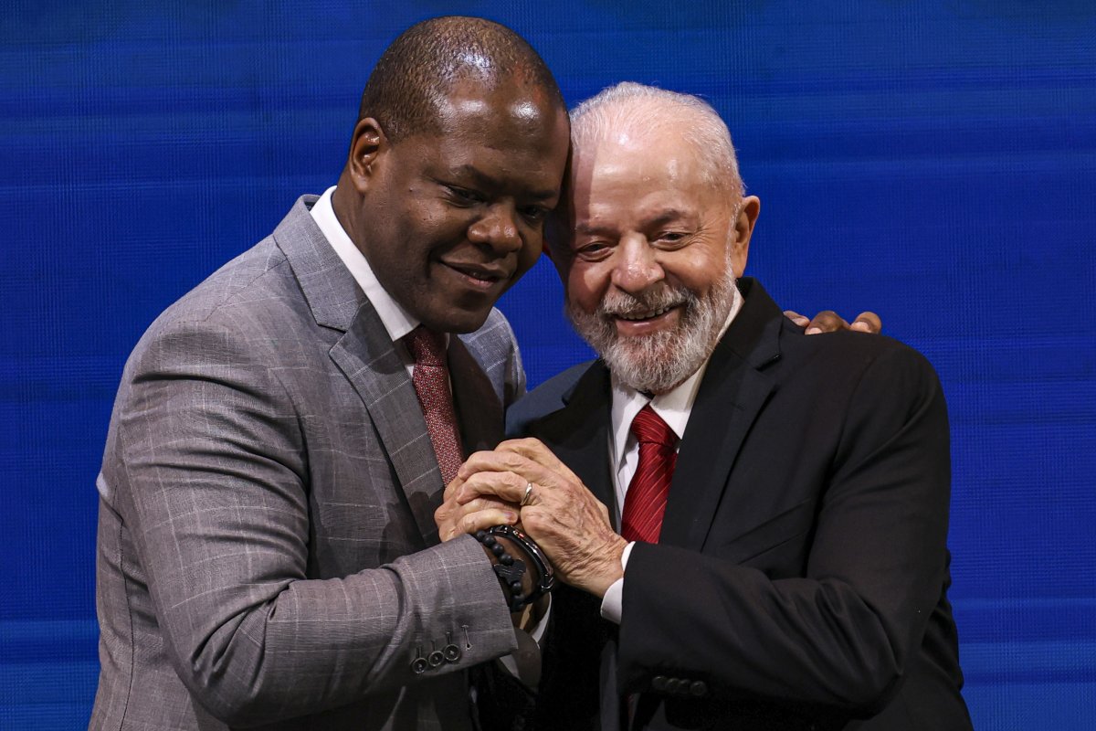 Governo Lula não tem nenhum homem preto ministro após demissão de Silvio Almeida