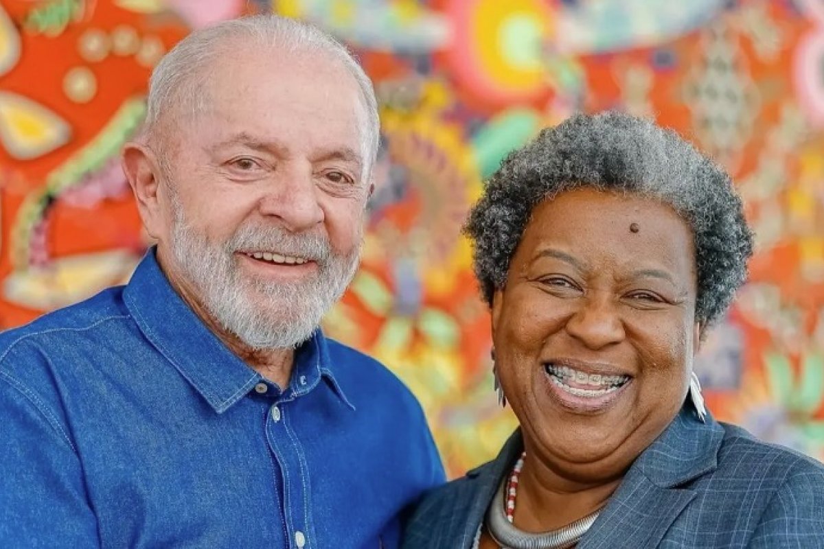Macaé Evaristo, nova ministra de Lula, é ré por superfaturamento na compra de uniformes, diz jornal