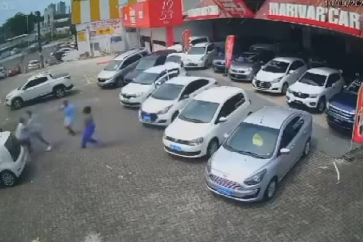 Vídeo: homem é vítima de tentativa de sequestro em Salvador