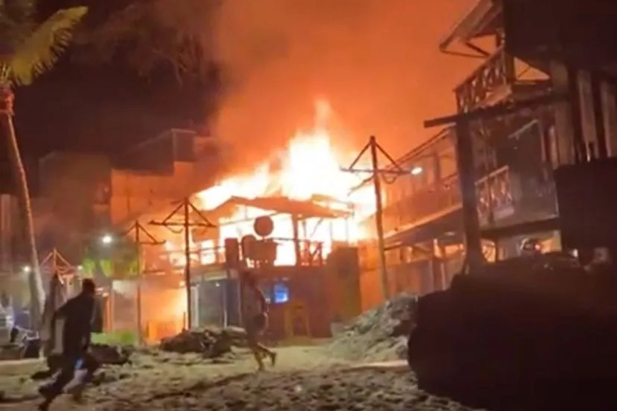 Vídeo: incêndio de grandes proporções atinge imóveis em Morro de São Paulo, na Bahia