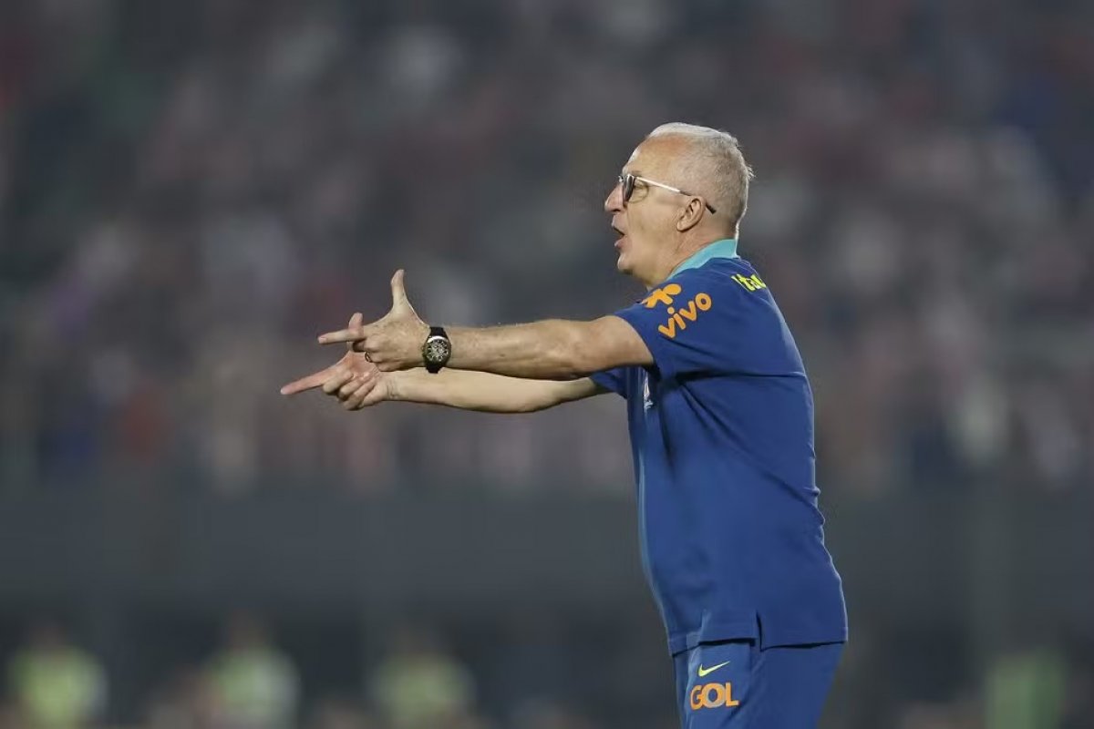 Dorival admite que seleção se perdeu e teve pior momento sob seu comando
