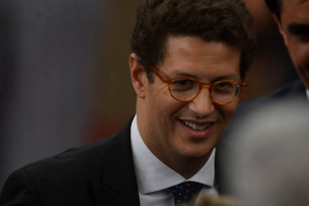 Bolsonaro exonera Vicente Santini do cargo após uso de avião da FAB para ir à Índia