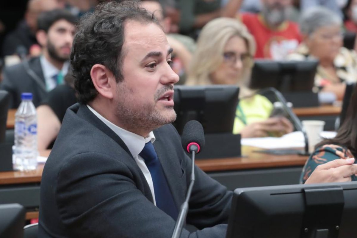 Processo que pode cassar mandato de Glauber Braga (PSOL) avança na Câmara