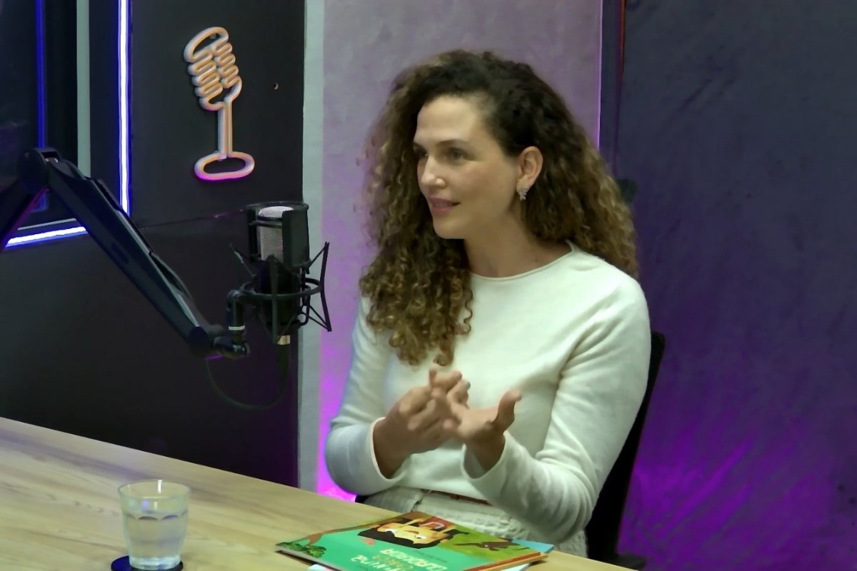 Vídeo: "Muitas vezes é a criança que vai formar uma família leitora e não o contrário", afirma escritora Emília Nuñez