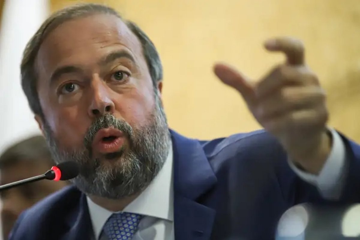 Silveira determina que ONS elabore plano para garantir fornecimento de energia até 2026