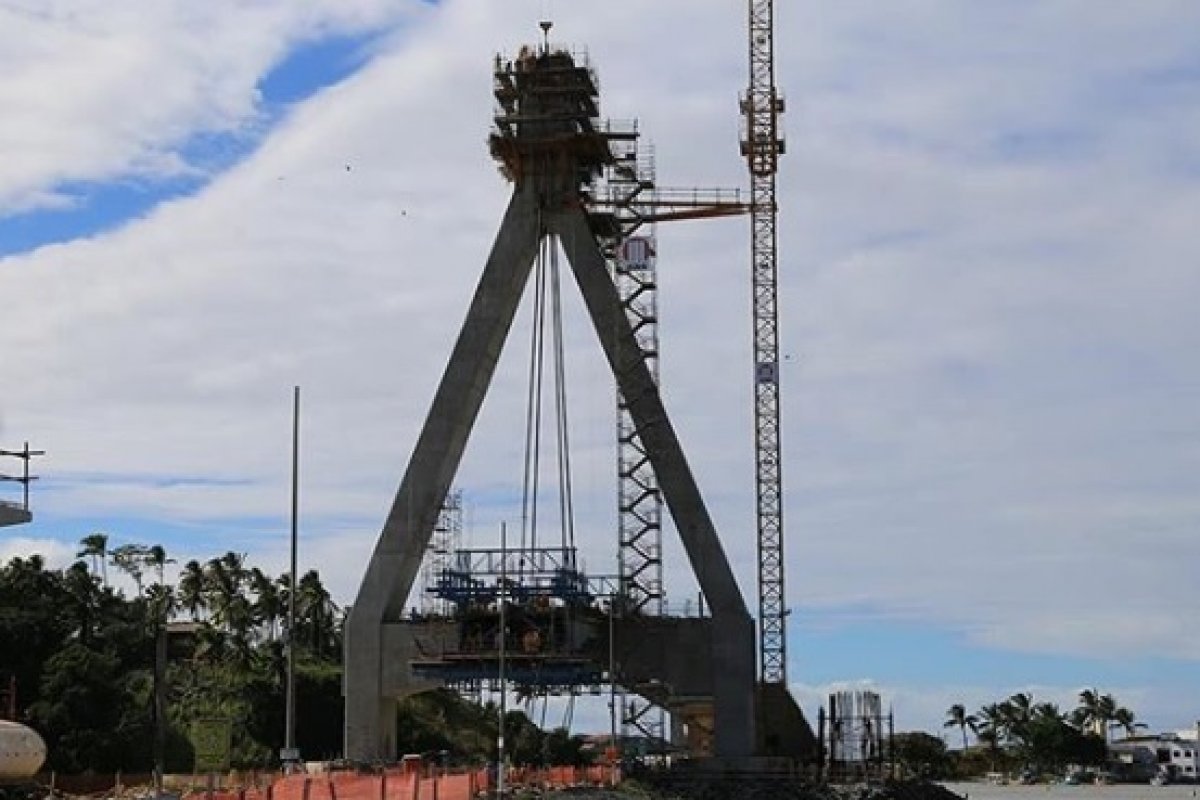 Obras da nova ponte de Ilhéus atrasam devido a bloqueios judiciais contra a OAS 