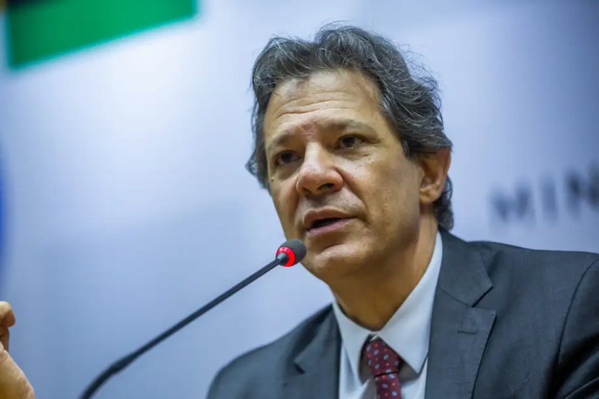 Fazenda projeta maior crescimento do PIB e eleva previsão de inflação para 2024