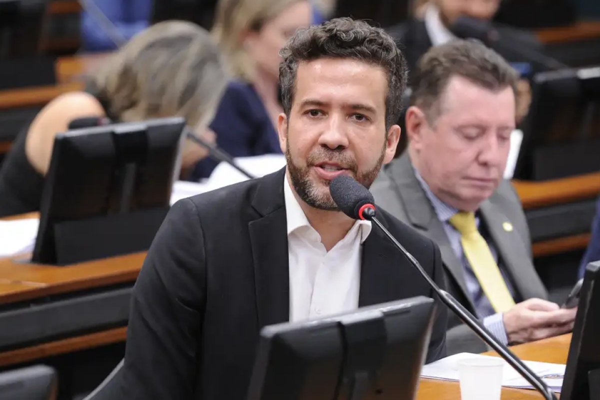 STF dá início a julgamento de recurso de Janones contra acusação de injúria a Bolsonaro