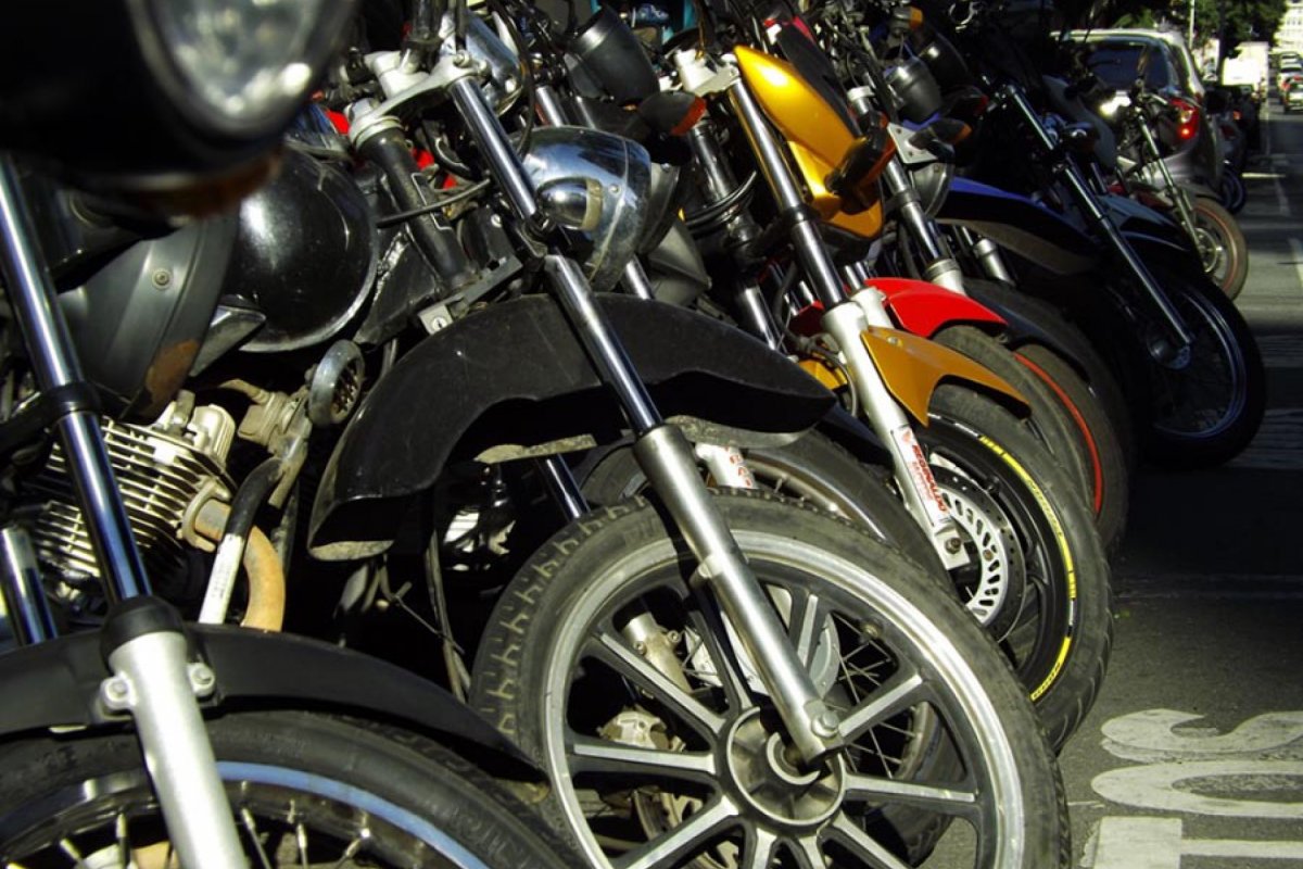 Mais da metade dos donos de motos não tem a habilitação correta em 11 estados, mostra pesquisa