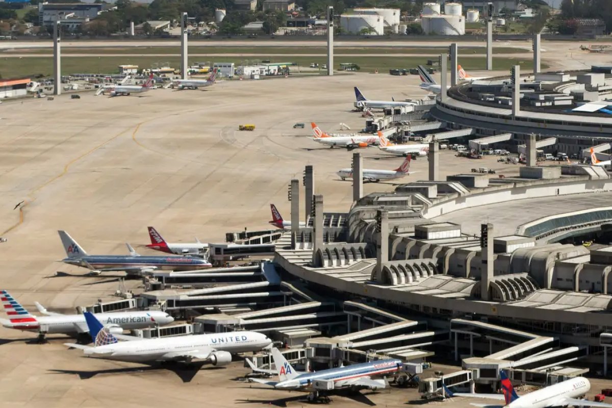 Polícia prende homem e mulher que levariam drogas para o exterior