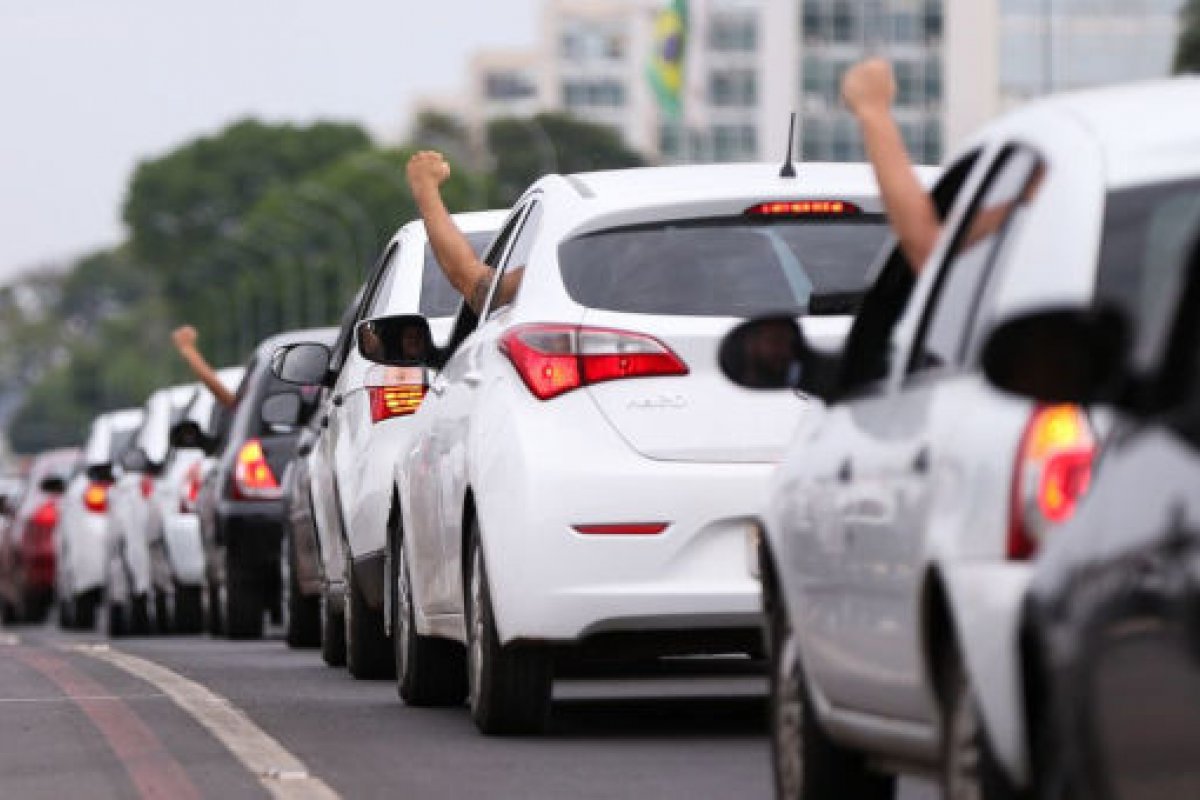 Motoristas de aplicativos terão a mesma isenção tributária que o taxista