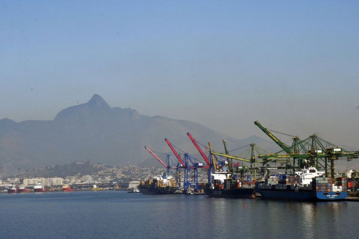 Exportações brasileiras crescem 10% em maio 