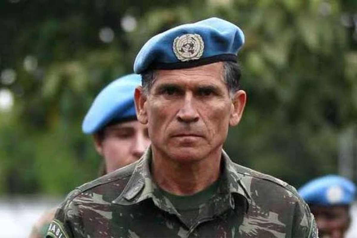 "Agora é ir atrás de quem fez isso daí", diz general Santos Cruz sobre mensagens falsas