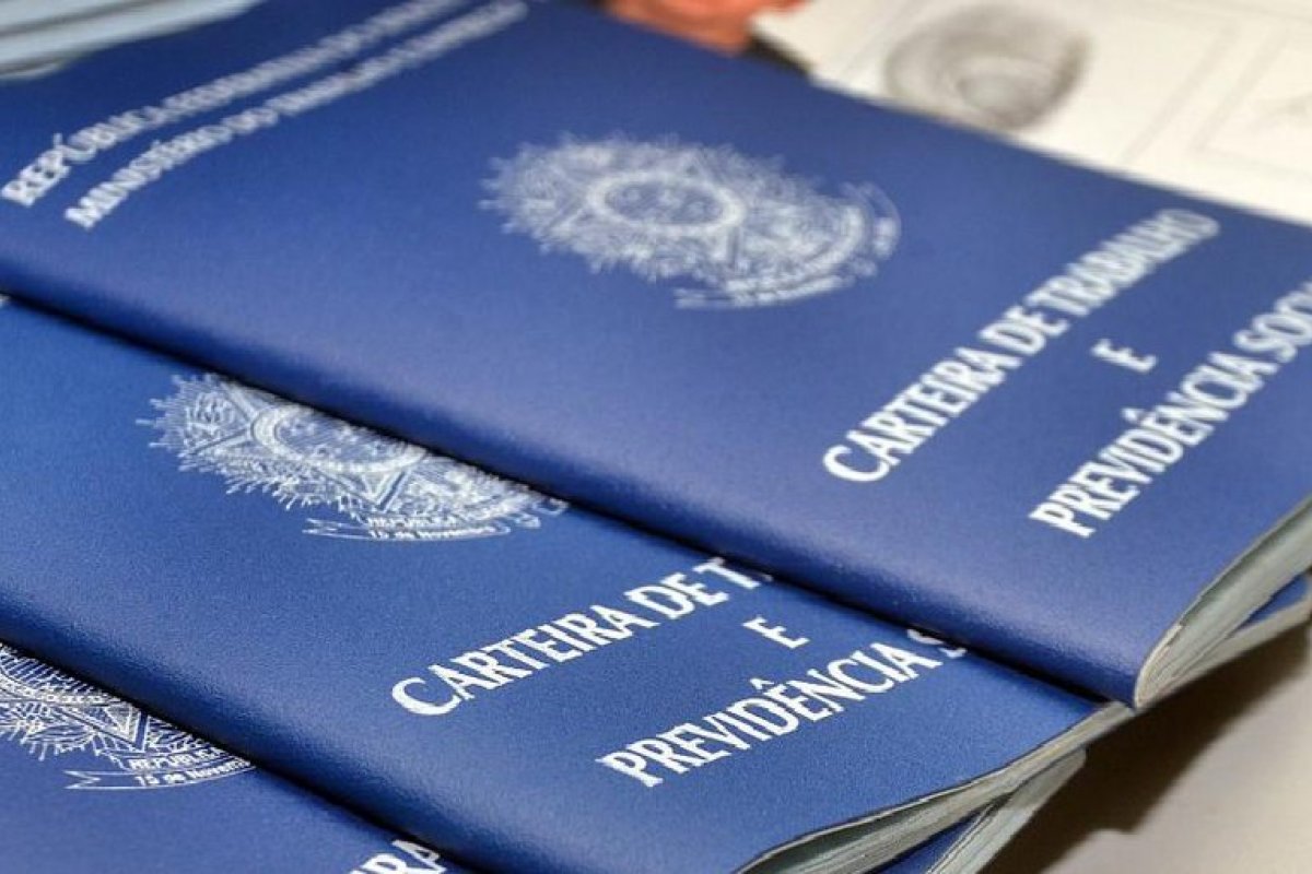 Crescimento de empregos formais foi puxado por pessoas acima de 40 anos em 202