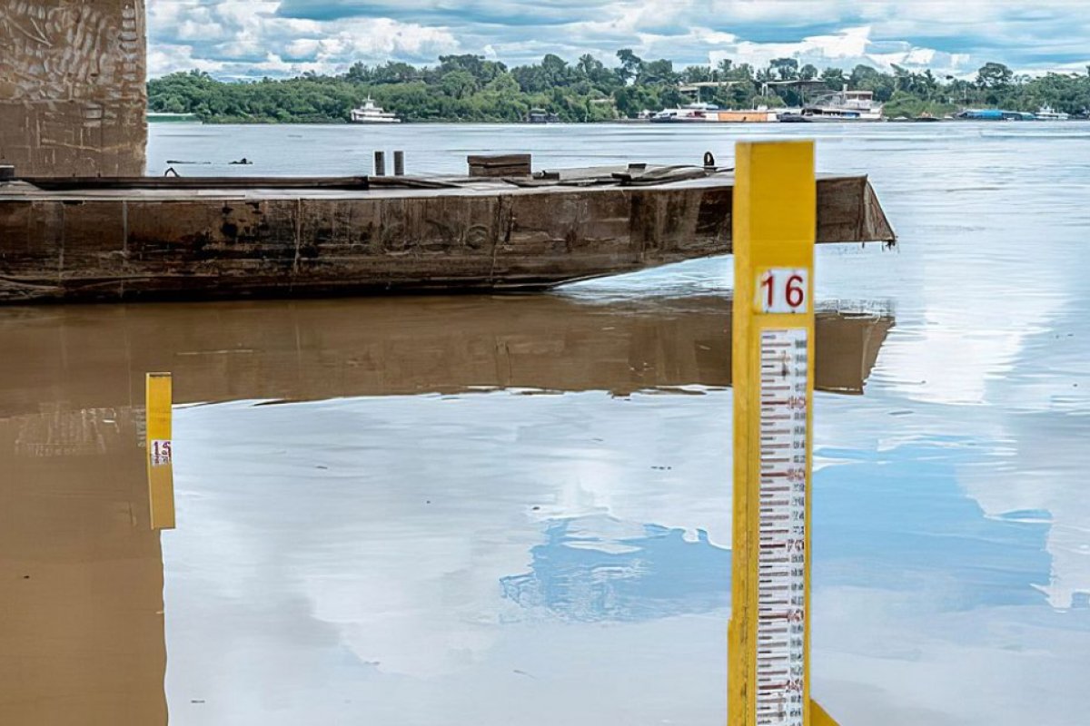 Seca faz rios amazônicos atingirem recordes de baixa