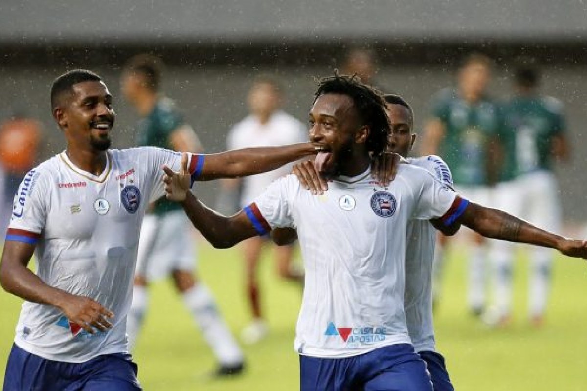 Bahia treina na grama sintética para encarar Bahia de Feira pelo Baianão