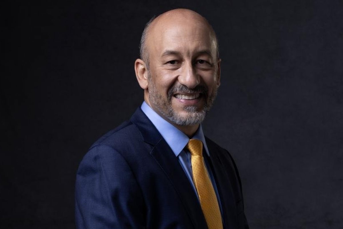 Dr. Djalma Amorim Jr. e a Clínica Álgos estrelam as capas da nova edição da Revista Yacht Mais!