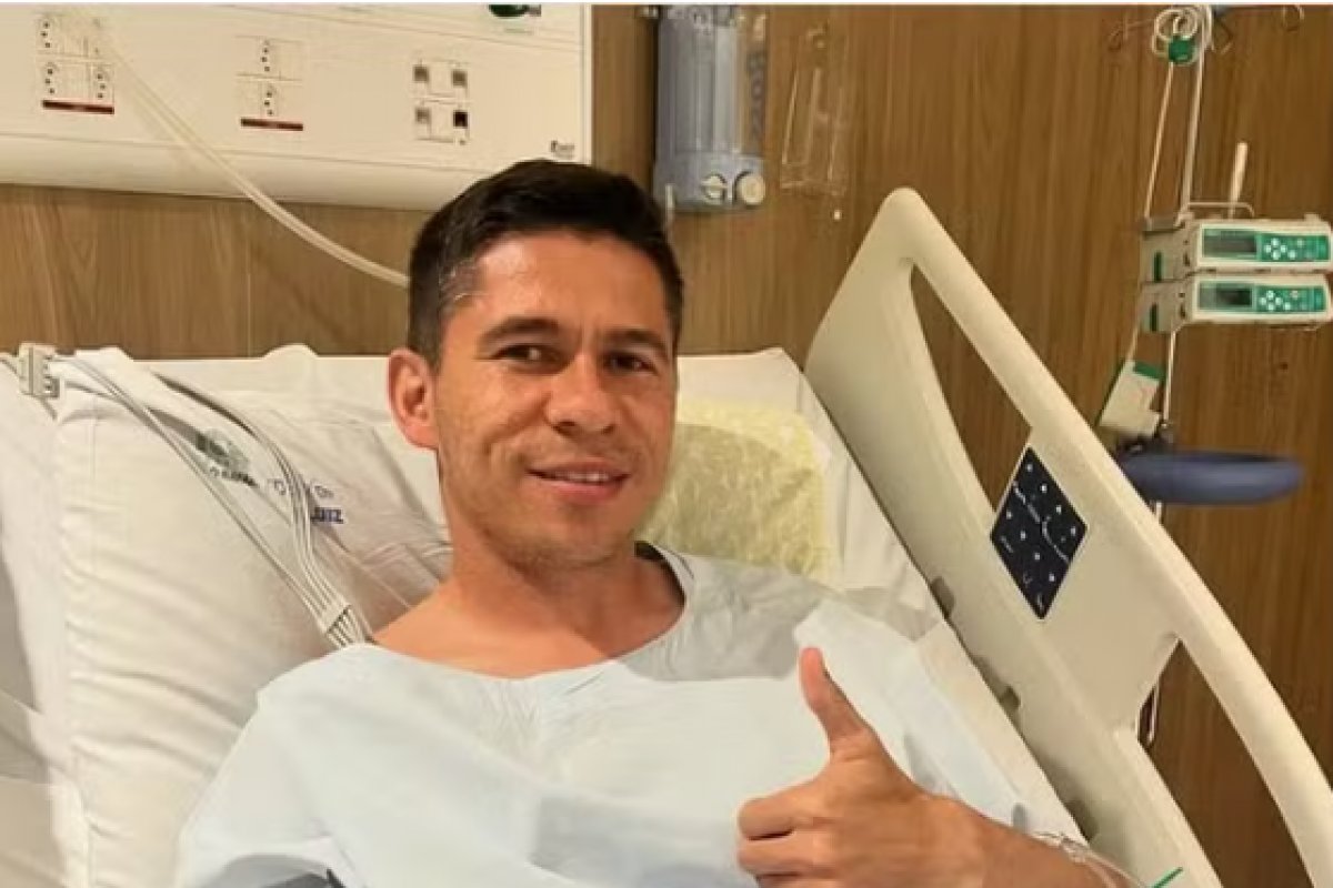 Atacante do Vitória, Osvaldo, é internado em hospital de Salvador após sentir dores torácicas
