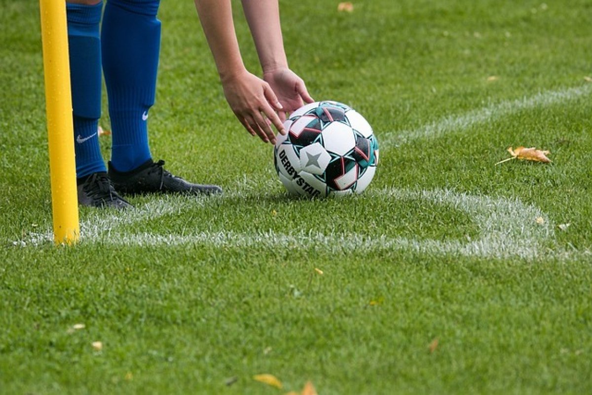 Programa abre 500 vagas para aulas de escolinhas de futebol em Salvador