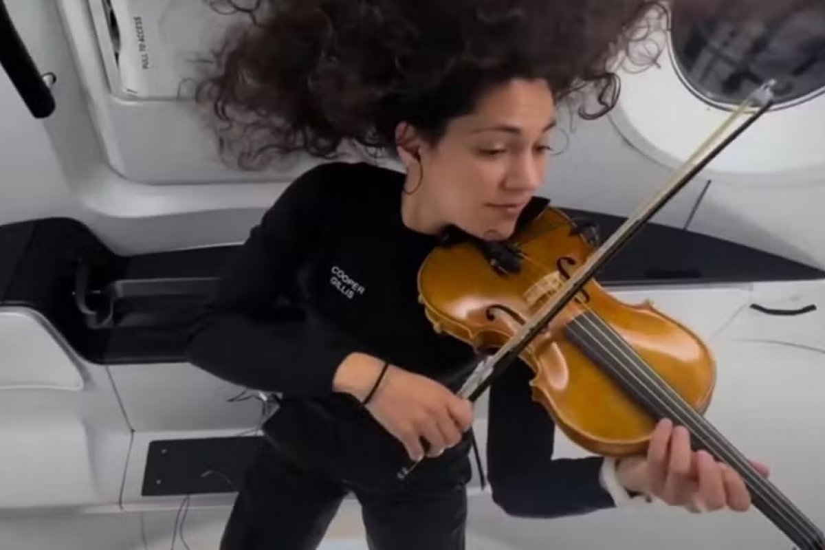 Vídeo: músicos do NEOJIBA tocam com engenheira americana que está em missão no espaço