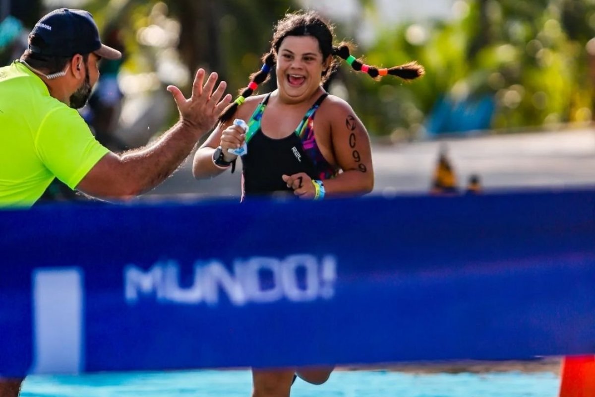 Primeira triatleta com Síndrome de Down do Brasil, Laís Oliveira supera o capacitismo para brilhar no esporte