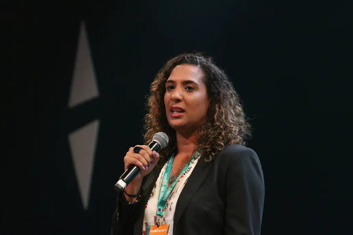 Anielle assiste à apresentação sobre assédio sexual