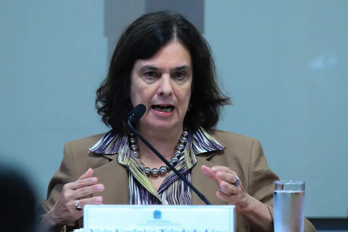 Queimadas: Ministra da Saúde nega orientação para fechar as escolas