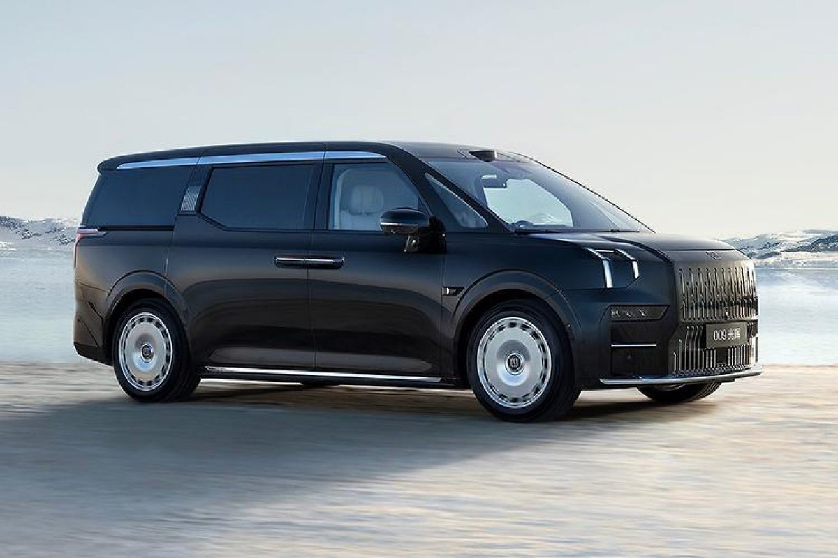 Zeekr entrega 1.000 vans de luxo com motor de 777cv