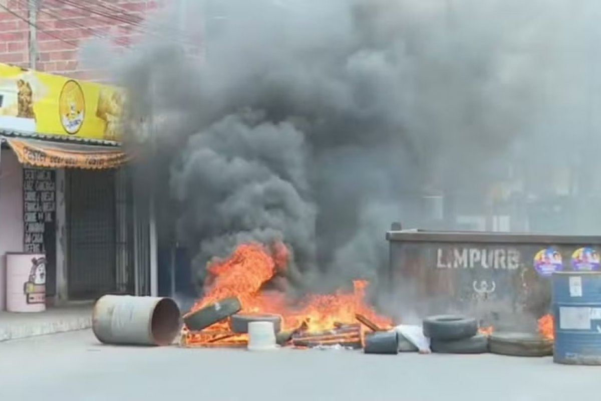 Ônibus seguem sem circular no bairro de Valéria, em Salvador, após protestos por morte de jovem em ação policial