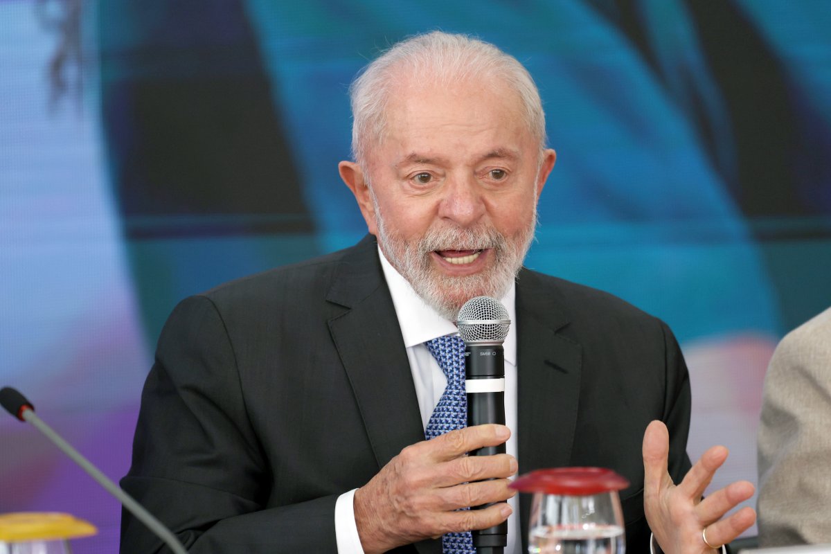 Lula diz que Brasil pode ter verão com menos dengue da história 'se Deus ajudar'