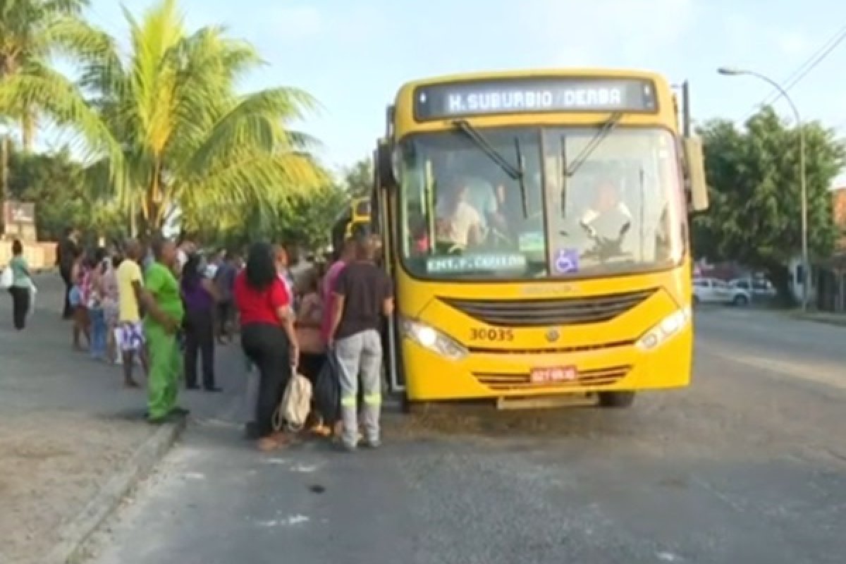 Ônibus seguem sem circular no bairro de Valéria pelo 4º dia, após protestos por morte de jovem