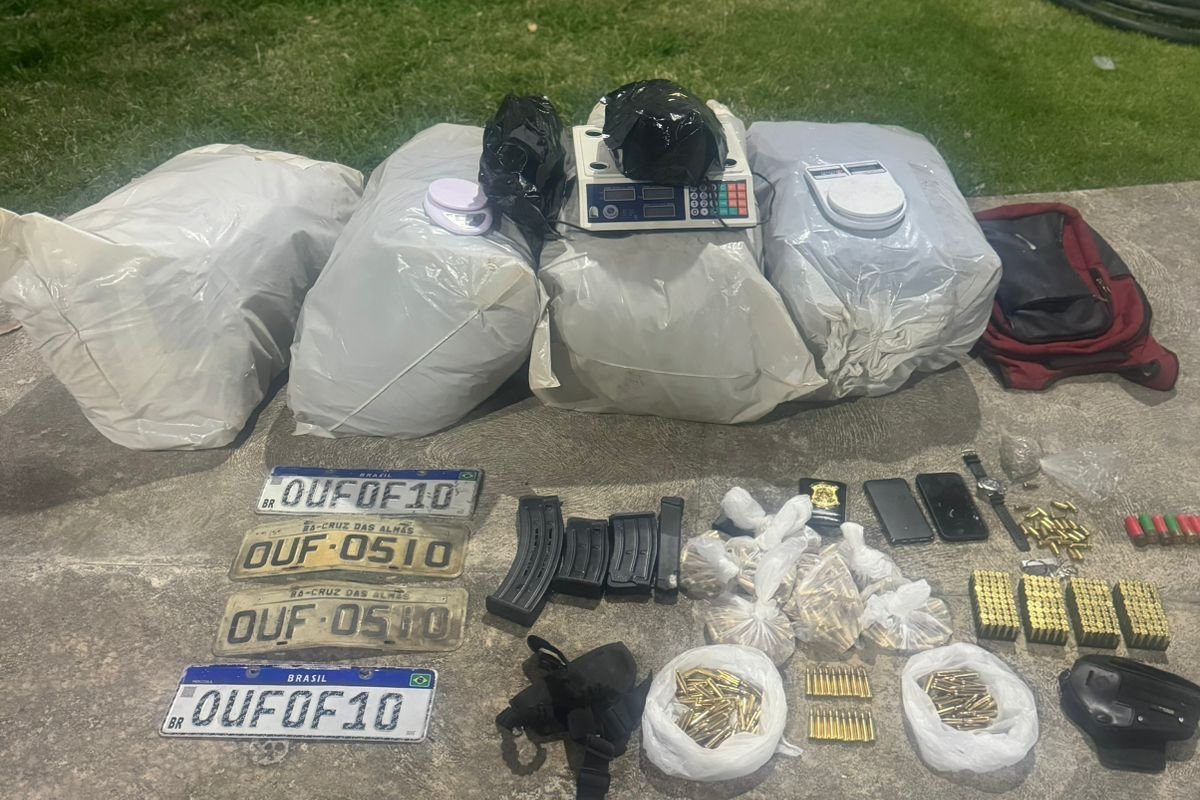 Homem é preso com 61kg de drogas e mais de 200 munições em Salvador