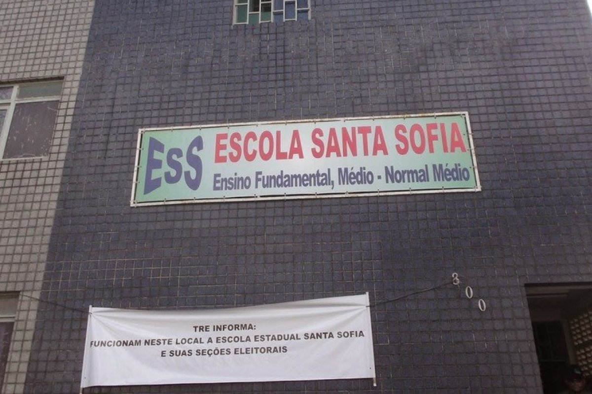 Estudante entra em escola estadual com arma de airsoft utilizada em simulação de combate