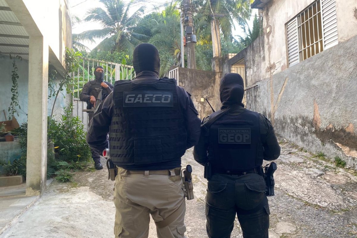 Policiais penais são presos em operação contra associação criminosa e crimes de corrupção no sistema penitenciário em Salvador